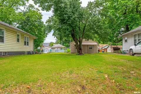 Exterior - 2219 S 6th St, Springfield, IL 62702 photo 5 of 5