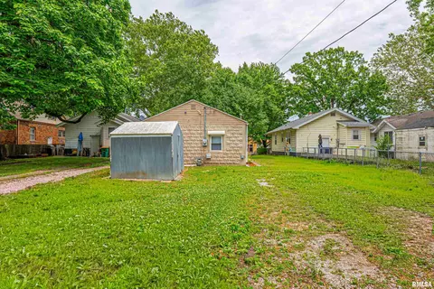 Exterior - 2219 S 6th St, Springfield, IL 62702 photo 3 of 5