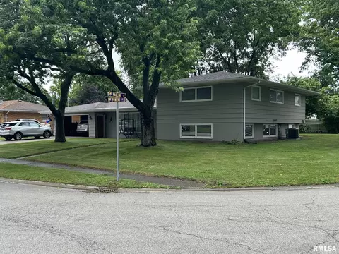 811 N Powers St, Taylorville, IL 62568