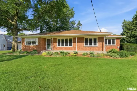 10120 84th St W, Taylor Ridge, IL 61284