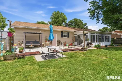 Exterior - 31 Twilight Ln, Springfield, IL 62712 photo 10 of 17