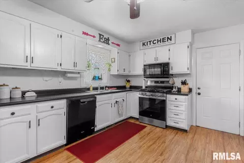 Kitchen - 31 Twilight Ln, Springfield, IL 62712 photo 1 of 3