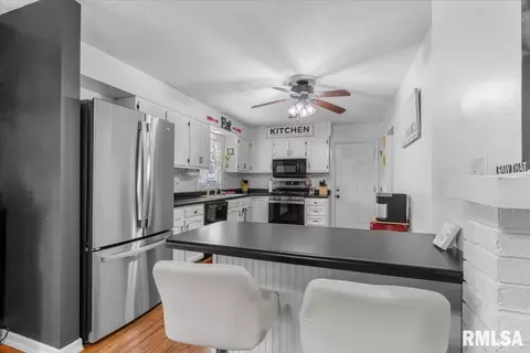 Kitchen - 31 Twilight Ln, Springfield, IL 62712 photo 2 of 3