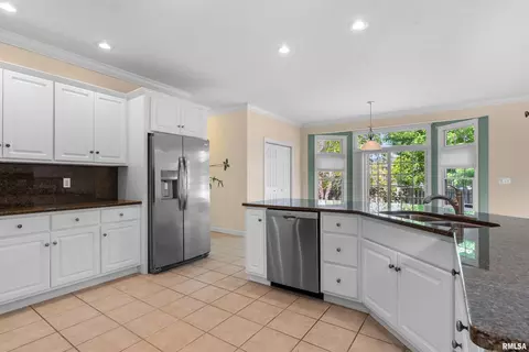 Kitchen - 2709 Kipling Dr, Springfield, IL 62711 photo 3 of 4