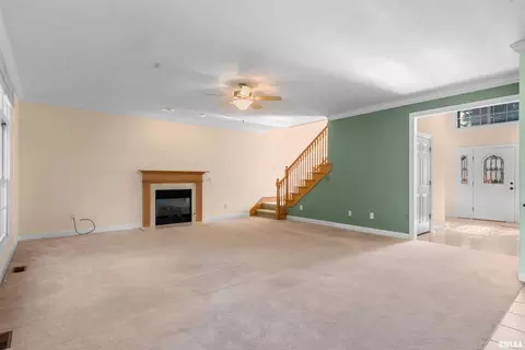 Living - 2709 Kipling Dr, Springfield, IL 62711 photo 4 of 5