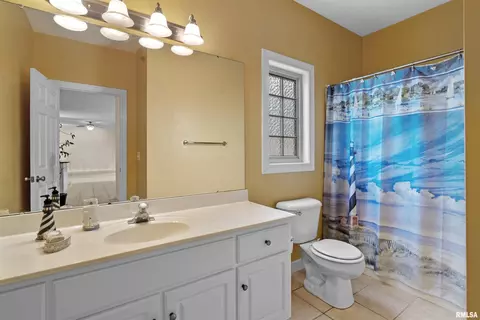 Bath - 2709 Kipling Dr, Springfield, IL 62711 photo 1 of 3