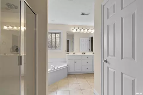 Entry Way - 2709 Kipling Dr, Springfield, IL 62711 photo 2 of 2