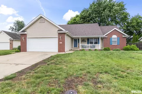 895 Timber Edge Dr, Sherman, IL 62684