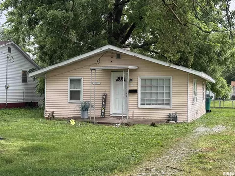 1756 Beecher Ave, Galesburg, IL 61401