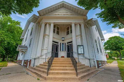 223 W Cooke St, Mount Pulaski, IL 62548