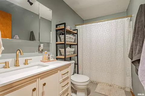 Bath - 602 E 10th St, Delavan, IL 61734 photo 1 of 1