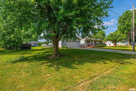 Exterior - 602 E 10th St, Delavan, IL 61734 photo 1 of 5