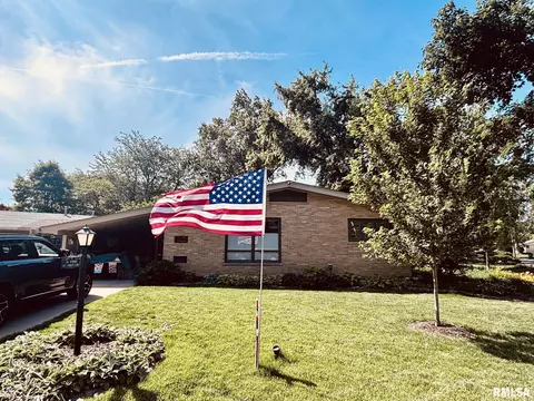 45 Lambert Ln, Springfield, IL 62704