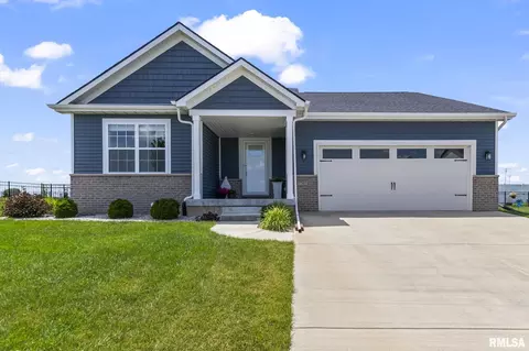 1743 Spartan Dr, Chatham, IL 62629