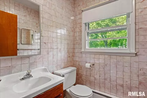 Bath - 1848 E Lake Shore Dr, Springfield, IL 62712 photo 1 of 3