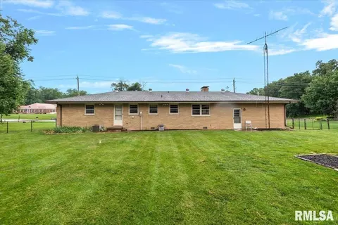 Exterior - 1848 E Lake Shore Dr, Springfield, IL 62712 photo 5 of 8