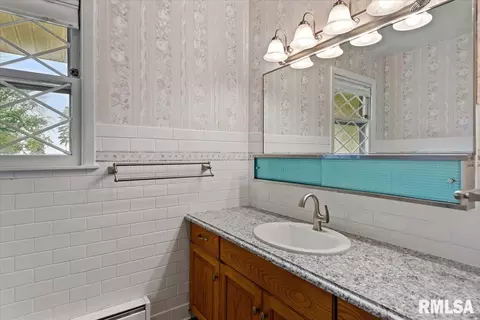 Bath - 1848 E Lake Shore Dr, Springfield, IL 62712 photo 2 of 3