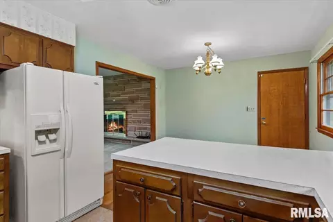 Kitchen - 1848 E Lake Shore Dr, Springfield, IL 62712 photo 3 of 4