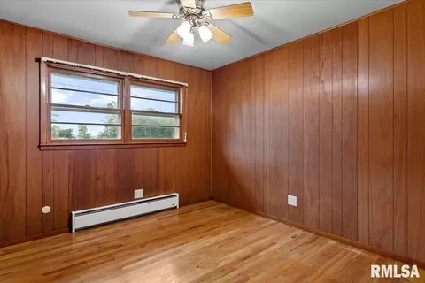 Bedroom - 1848 E Lake Shore Dr, Springfield, IL 62712 photo 5 of 6