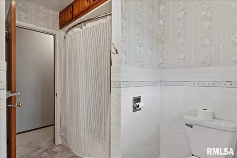 Bath - 1848 E Lake Shore Dr, Springfield, IL 62712 photo 3 of 3