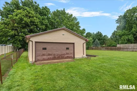 Exterior - 1848 E Lake Shore Dr, Springfield, IL 62712 photo 8 of 8