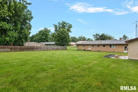 Exterior - 1848 E Lake Shore Dr, Springfield, IL 62712 photo 7 of 8