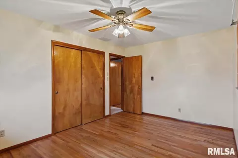 Bedroom - 1848 E Lake Shore Dr, Springfield, IL 62712 photo 4 of 6