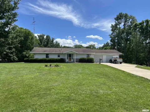 1985 Ladue Rds, Jacksonville, IL 62650