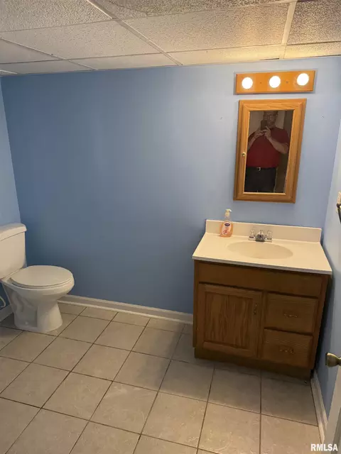 Bath - 1531 N 9th St, Springfield, IL 62702 photo 1 of 1