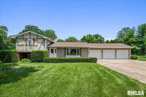18 Oak Wind Rd, Cantrall, IL 62625