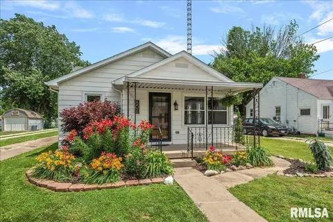 806 9th St, Pawnee, IL 62558