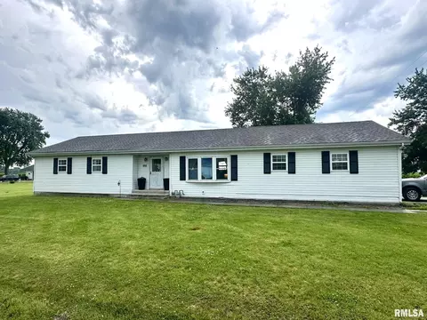 100 E Hughes St, Murrayville, IL 62668
