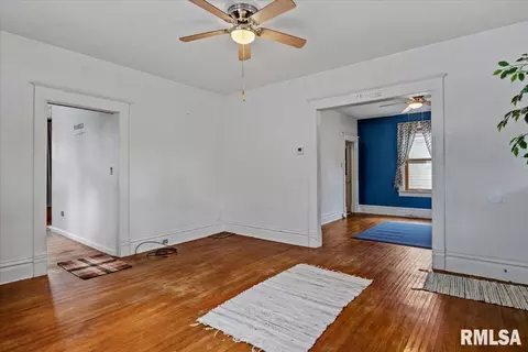 Living - 1517 State St, Springfield, IL 62704 photo 3 of 6
