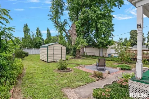 Exterior - 1517 State St, Springfield, IL 62704 photo 1 of 2