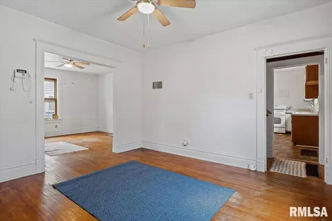 Living - 1517 State St, Springfield, IL 62704 photo 5 of 6