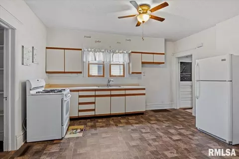 Kitchen - 1517 State St, Springfield, IL 62704 photo 1 of 1