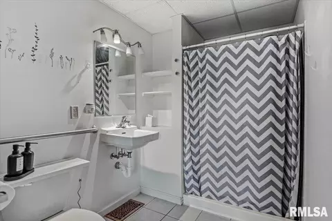Bath - 1517 State St, Springfield, IL 62704 photo 1 of 2