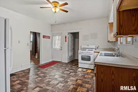 Entry Way - 1517 State St, Springfield, IL 62704 photo 1 of 4