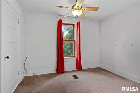Bedroom - 1517 State St, Springfield, IL 62704 photo 5 of 6