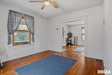 Living - 1517 State St, Springfield, IL 62704 photo 6 of 6