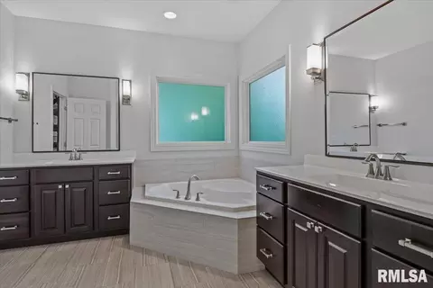Bath - 4248 Osage Rd, Springfield, IL 62711 photo 3 of 5