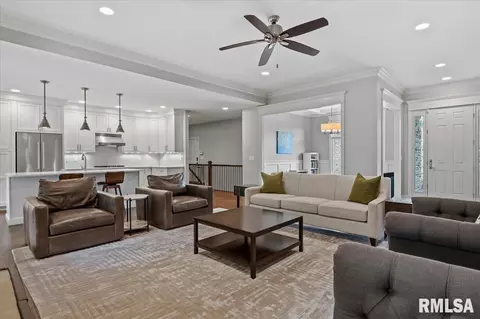 Living - 4248 Osage Rd, Springfield, IL 62711 photo 3 of 4