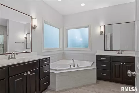 Bath - 4248 Osage Rd, Springfield, IL 62711 photo 1 of 5