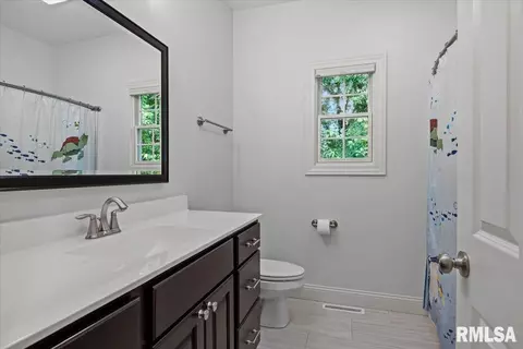 Bath - 4248 Osage Rd, Springfield, IL 62711 photo 4 of 5