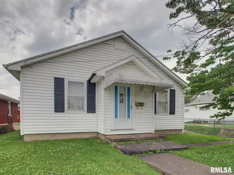 2416 Cedar St, Quincy, IL 62301