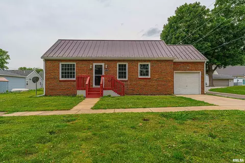 215 S College St, Lincoln, IL 62656