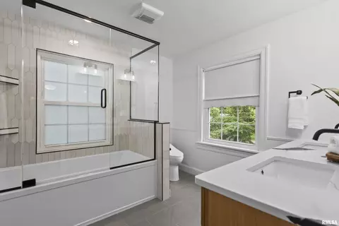 Bath - 1957 Outer Park Dr, Springfield, IL 62704 photo 2 of 4