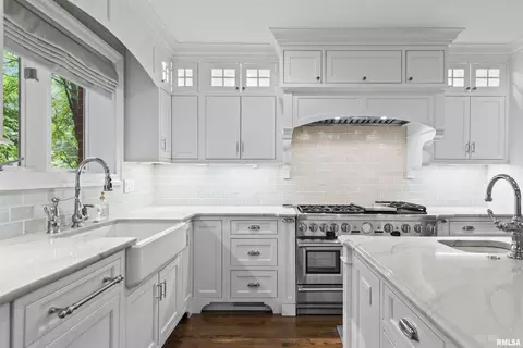 Kitchen - 1957 Outer Park Dr, Springfield, IL 62704 photo 1 of 8
