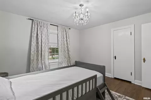 Bedroom - 1957 Outer Park Dr, Springfield, IL 62704 photo 5 of 7