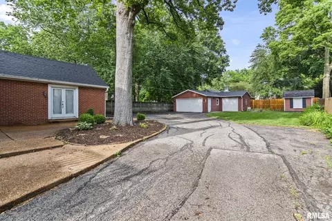 Exterior - 1957 Outer Park Dr, Springfield, IL 62704 photo 6 of 10